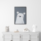 Poster de um urso polar branco adorável, perfeito para decorar o quarto do bebé com um toque aconchegante. 1